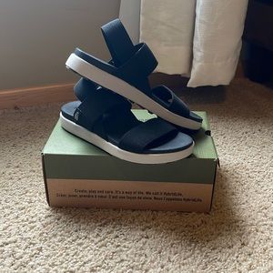 New with Box Keen Elle back strap sandals